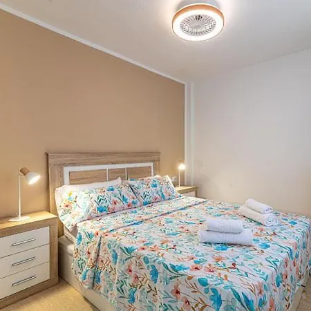 Bright With Sea And Montain View At Cristianos Lägenhet *